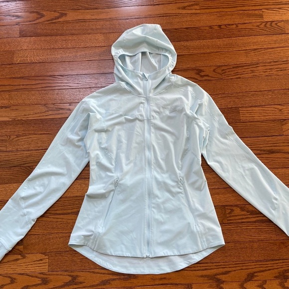 Like new Lululemon mist over windbreaker jacket - Picture 5 of 12